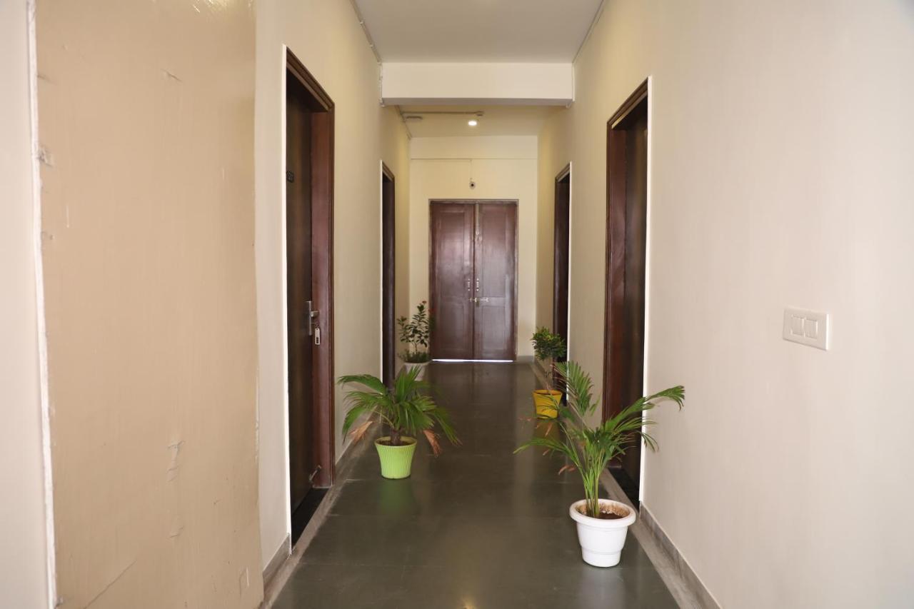 Hotel The York - Couple-Unfriendly Hotel Noida Exterior foto