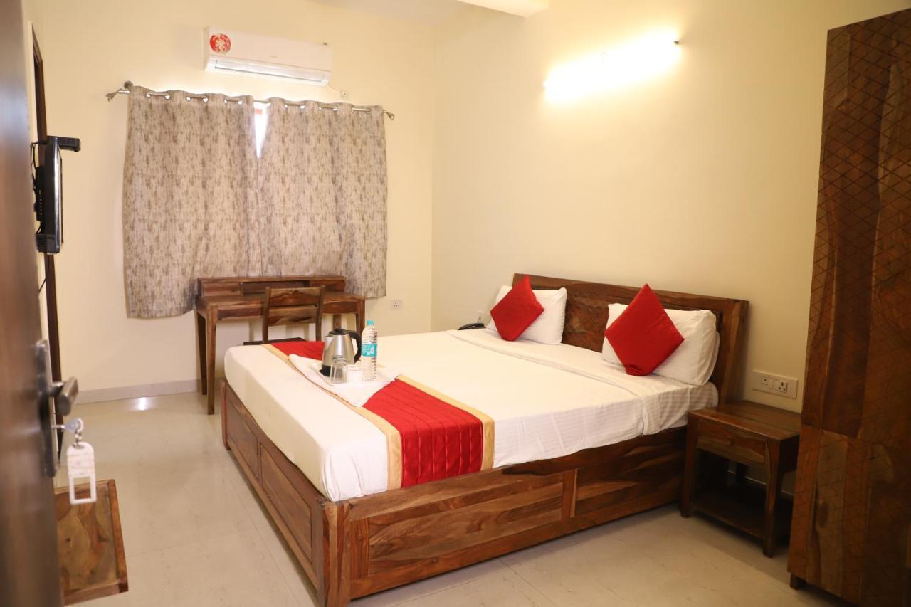 Hotel The York - Couple-Unfriendly Hotel Noida Exterior foto