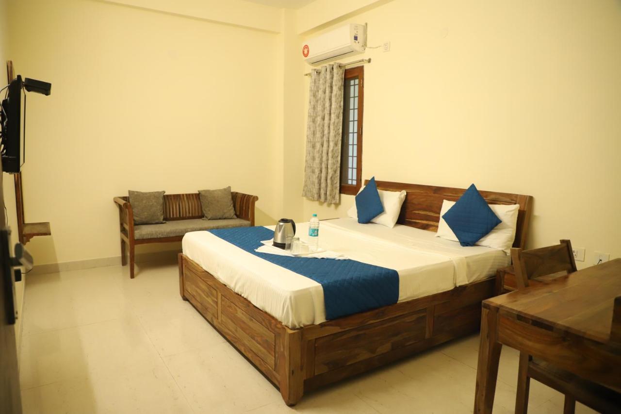 Hotel The York - Couple-Unfriendly Hotel Noida Exterior foto