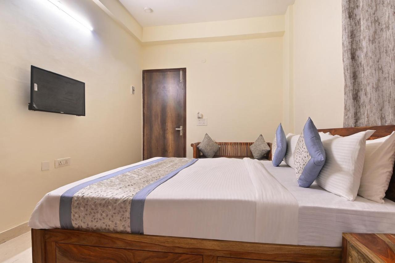 Hotel The York - Couple-Unfriendly Hotel Noida Exterior foto