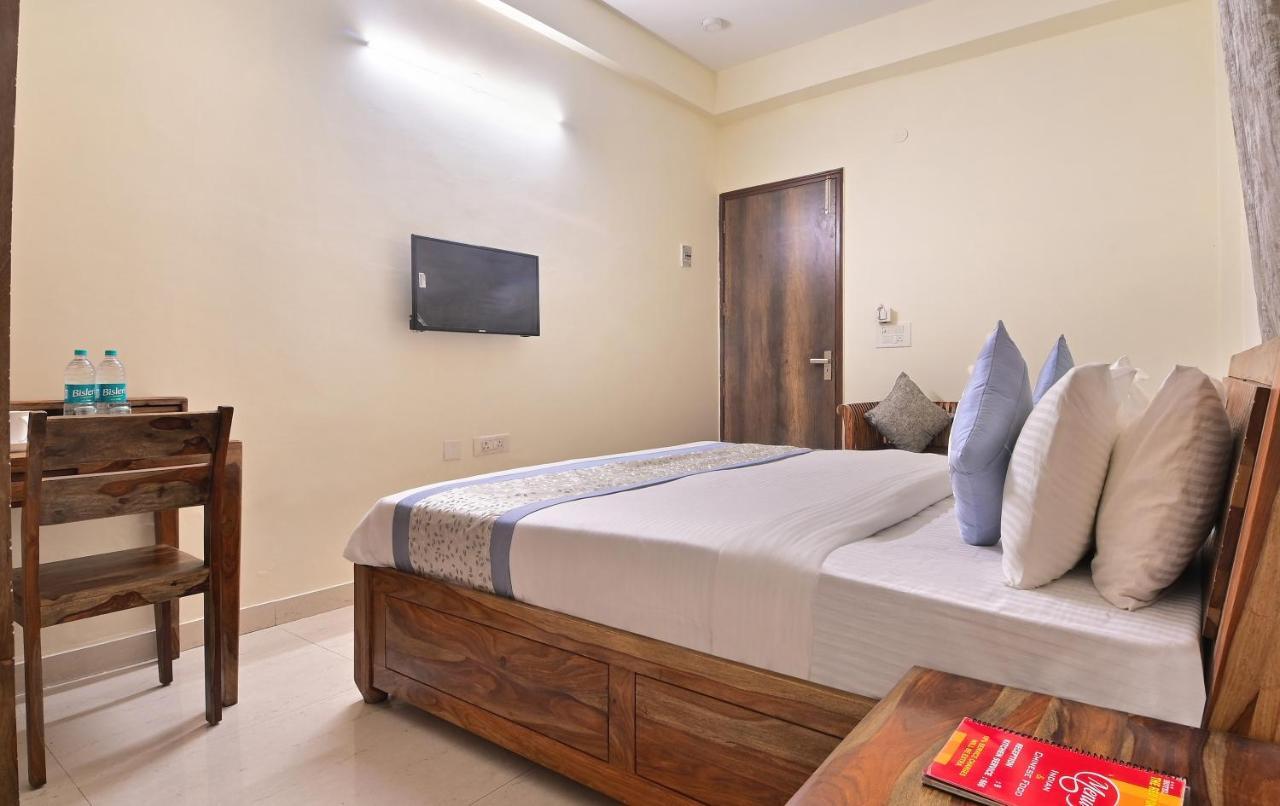 Hotel The York - Couple-Unfriendly Hotel Noida Exterior foto