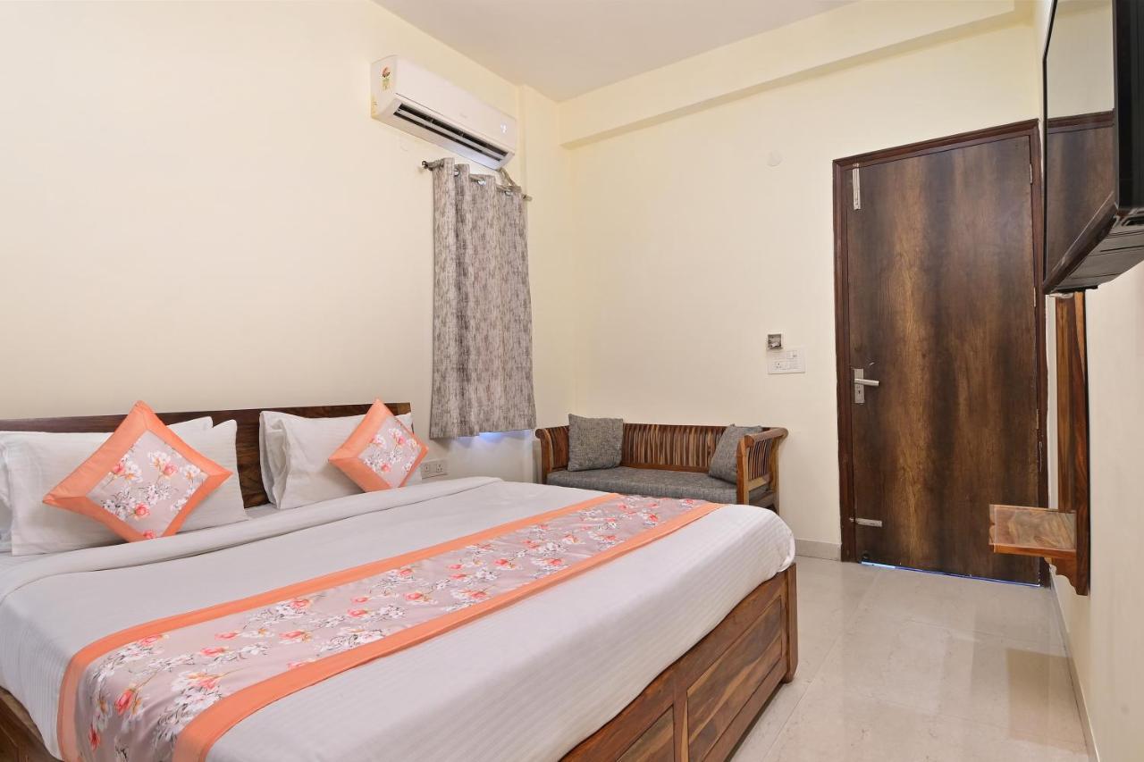 Hotel The York - Couple-Unfriendly Hotel Noida Exterior foto