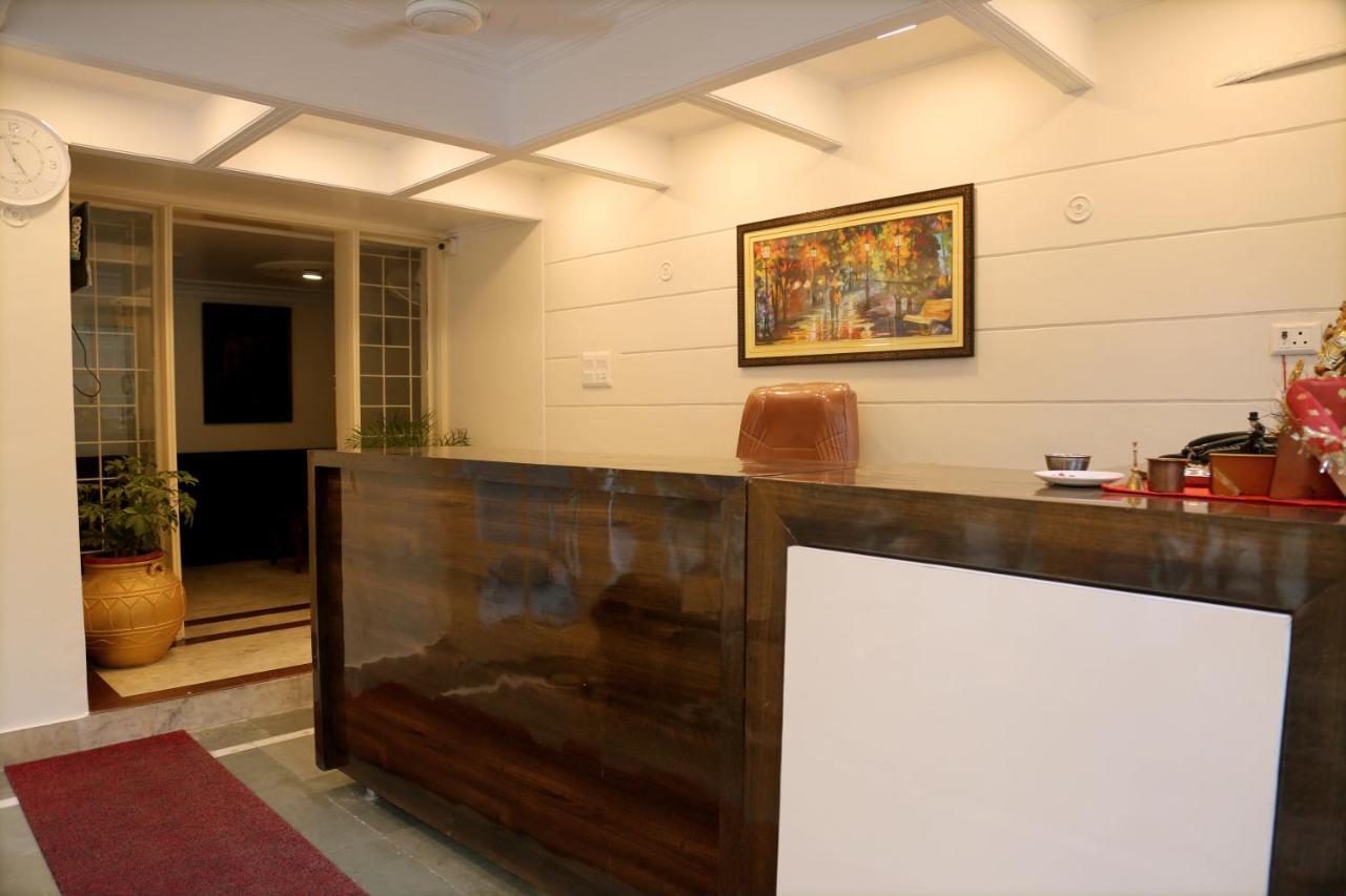 Hotel The York - Couple-Unfriendly Hotel Noida Exterior foto