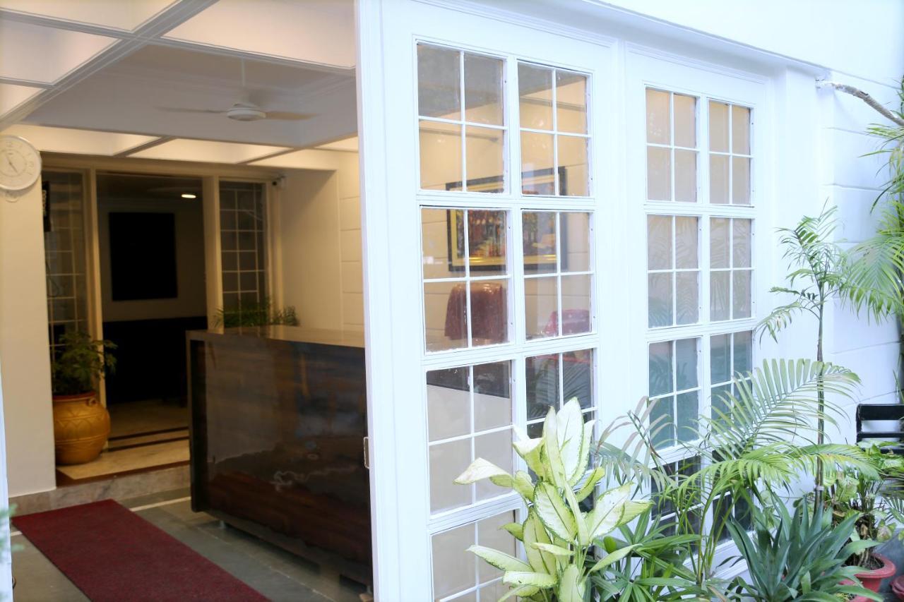 Hotel The York - Couple-Unfriendly Hotel Noida Exterior foto