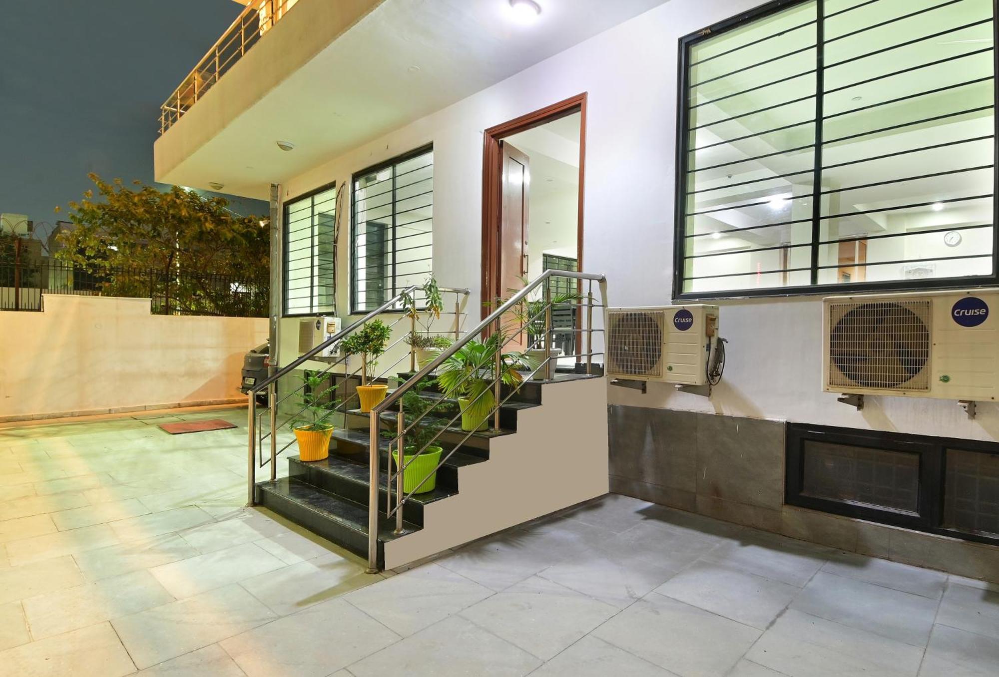 Hotel The York - Couple-Unfriendly Hotel Noida Exterior foto