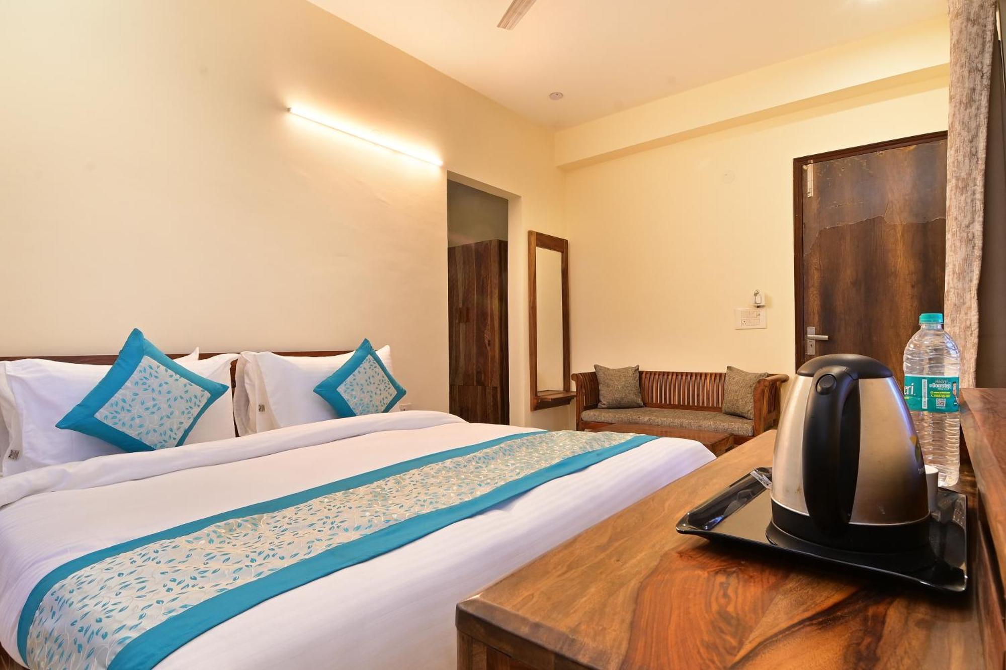 Hotel The York - Couple-Unfriendly Hotel Noida Exterior foto