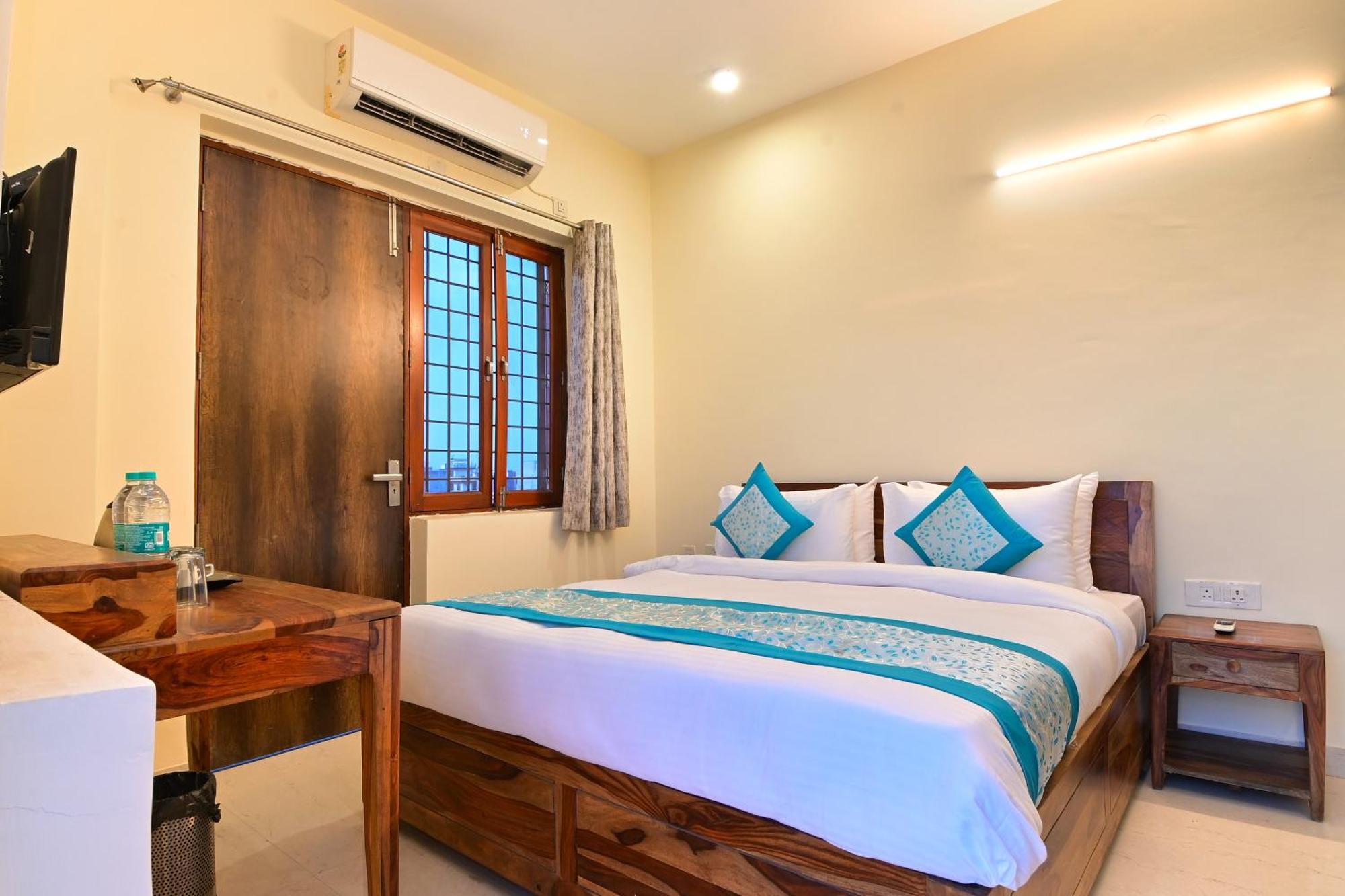 Hotel The York - Couple-Unfriendly Hotel Noida Exterior foto