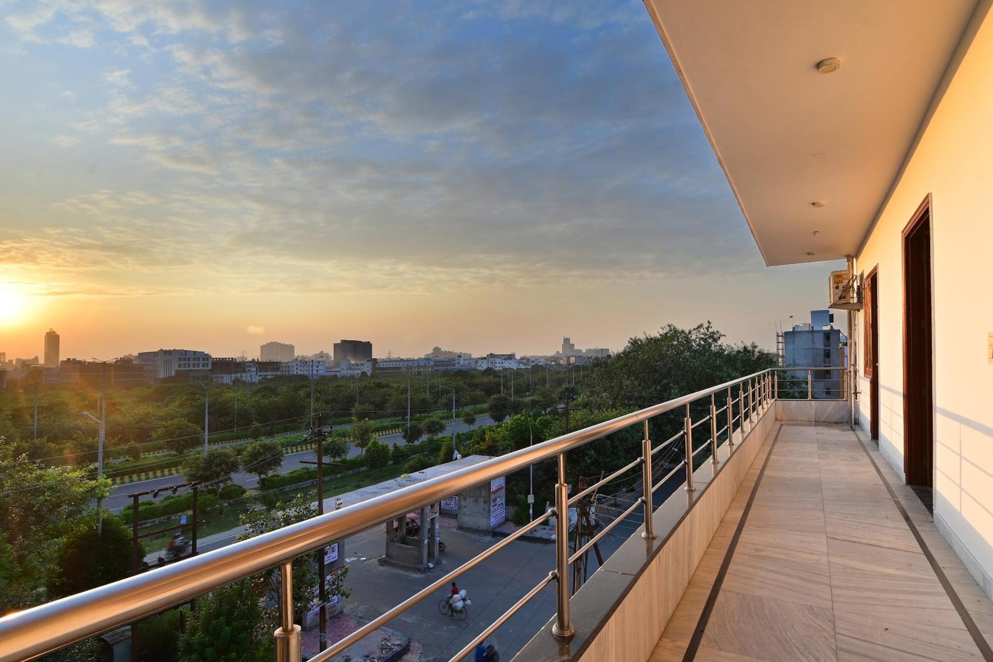 Hotel The York - Couple-Unfriendly Hotel Noida Exterior foto