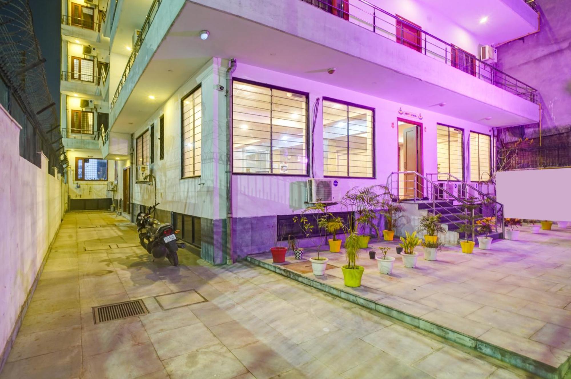Hotel The York - Couple-Unfriendly Hotel Noida Exterior foto