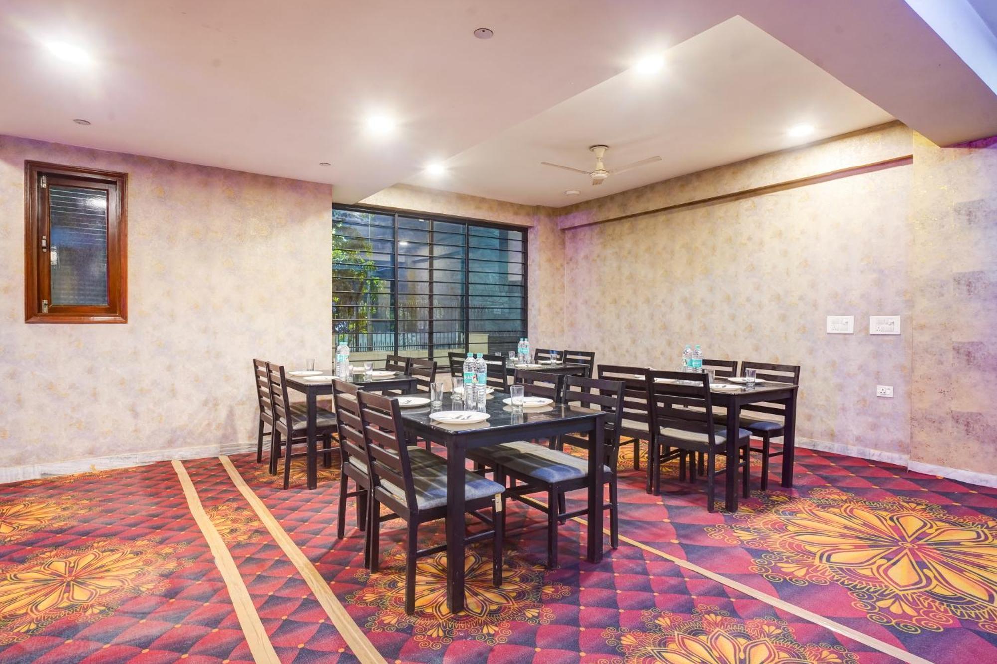 Hotel The York - Couple-Unfriendly Hotel Noida Exterior foto